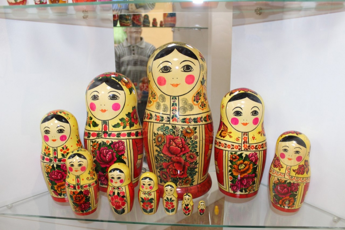 90-летие организованному производству игрушки и матрешки - предприятию «Семеновская роспись»