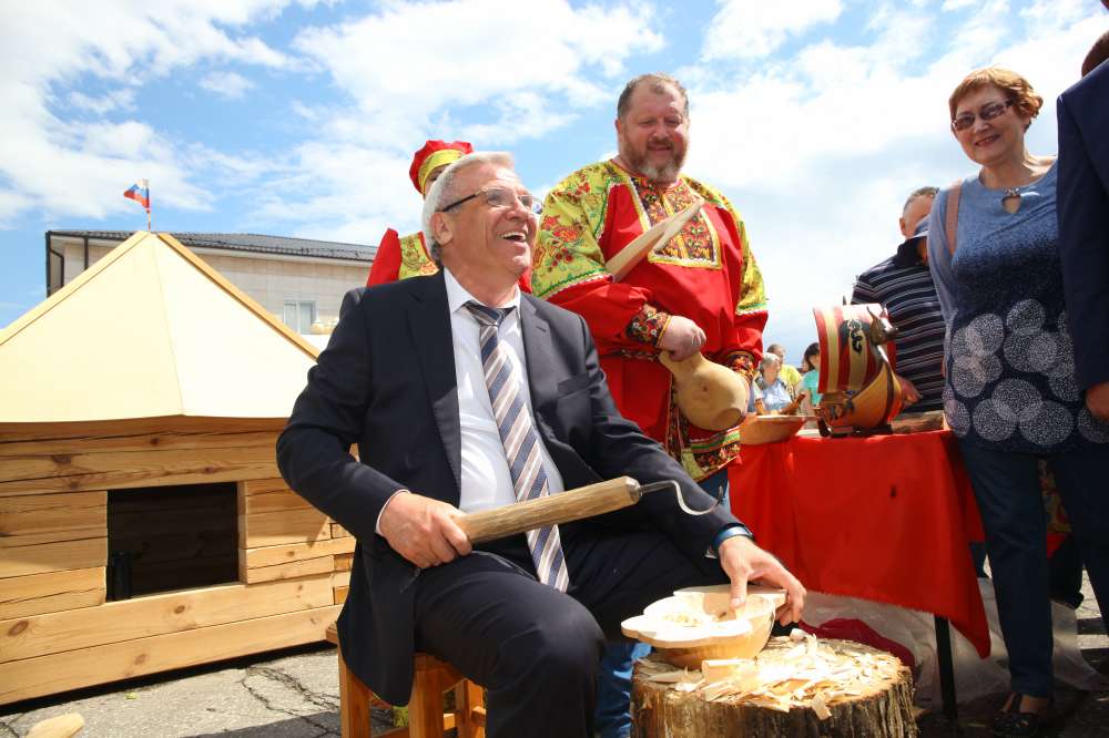 В Семёнове прошёл XVIII Международный фестиваль народных художественных промыслов «Золотая хохлома»