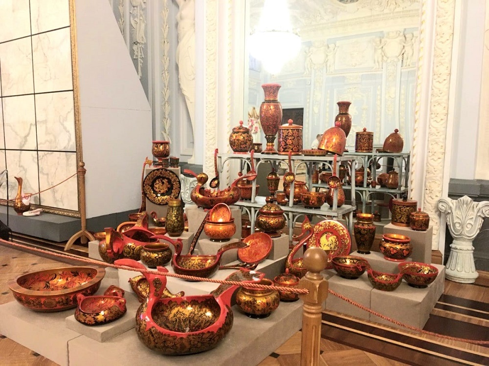 Юбилейная выставка потомственного мастера хохломской росписи проходит в Нижегородском музее-заповеднике
