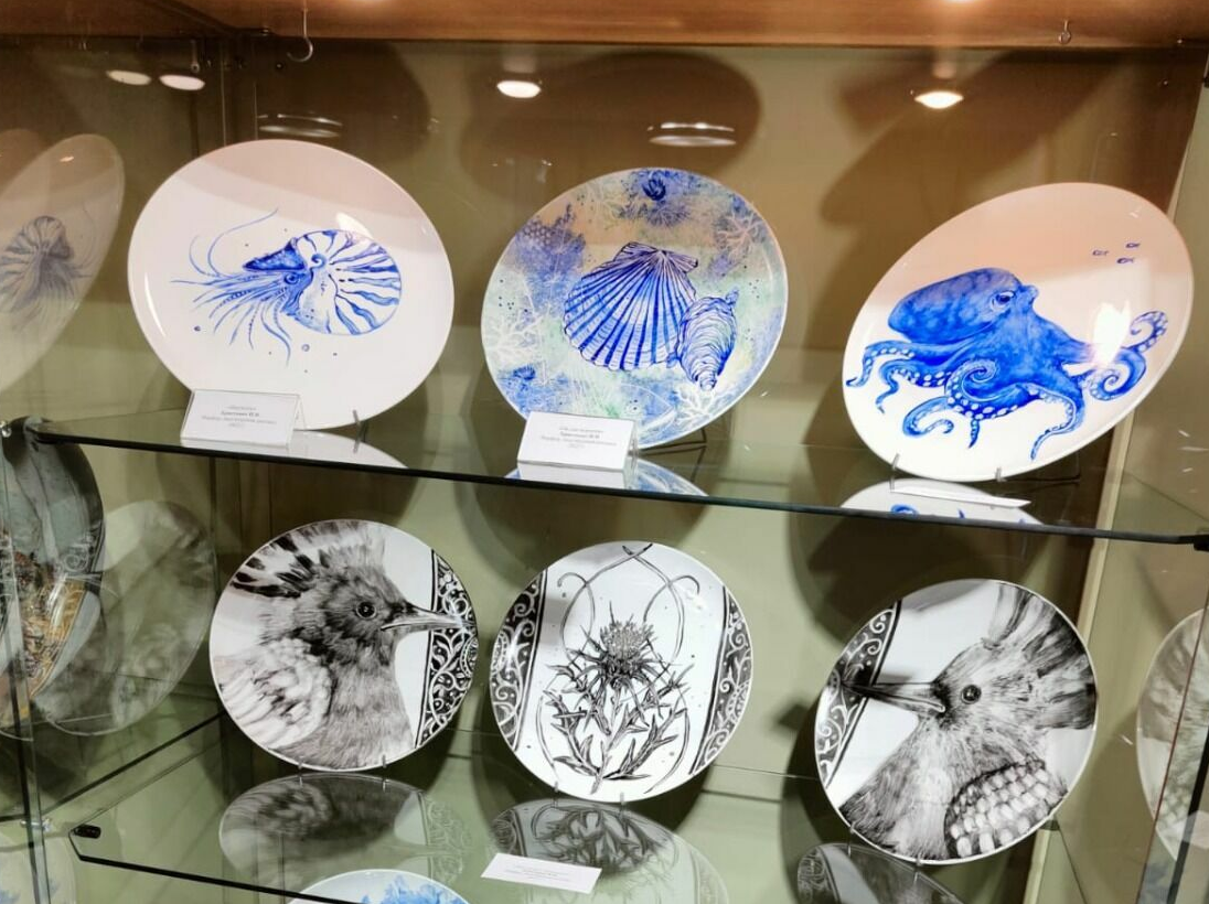 Природа родного края в керамике: выставка «Всё живое» проходит в Приморье