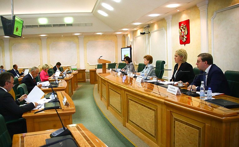 О необходимости новых системных решений по поддержке народных художественных промыслов заявили в Совете Федерации