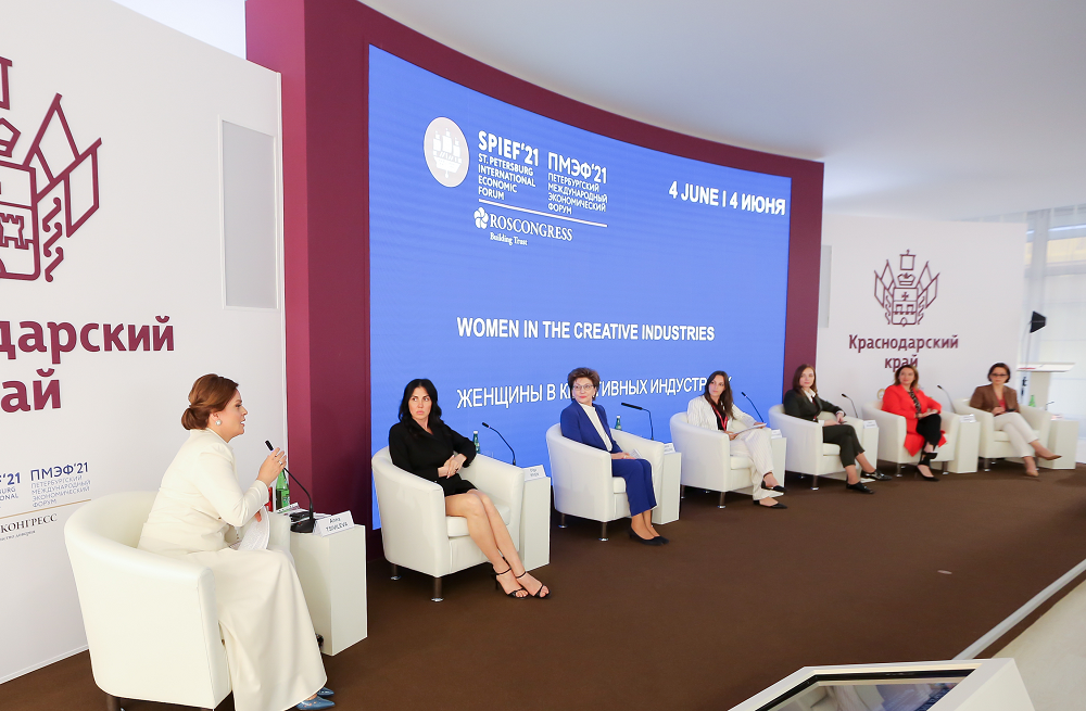 Выездная гостиная Евразийского женского форума «Женщины в креативных индустриях» прошла в рамках ПМЭФ