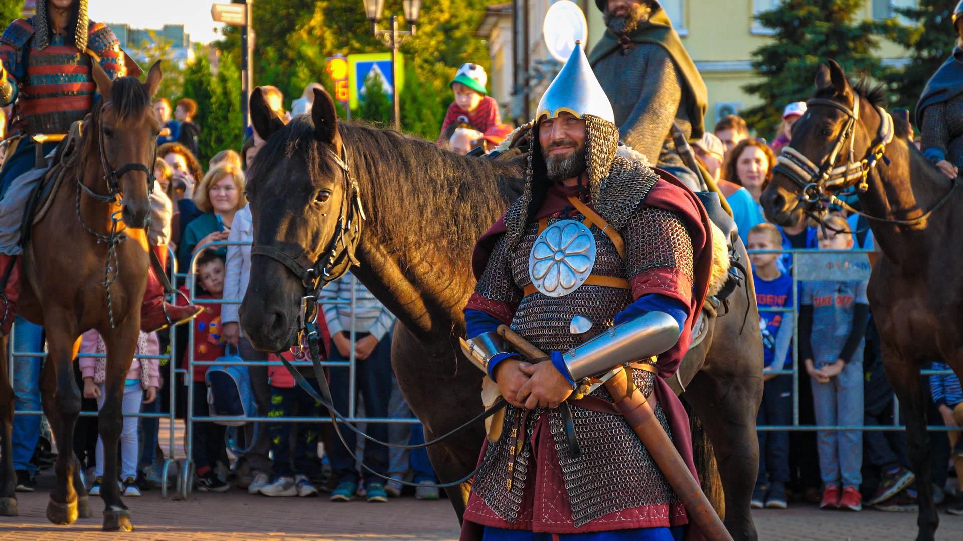 В России реконструировали конный поход Александра Невского – к 800-летию благоверного князя