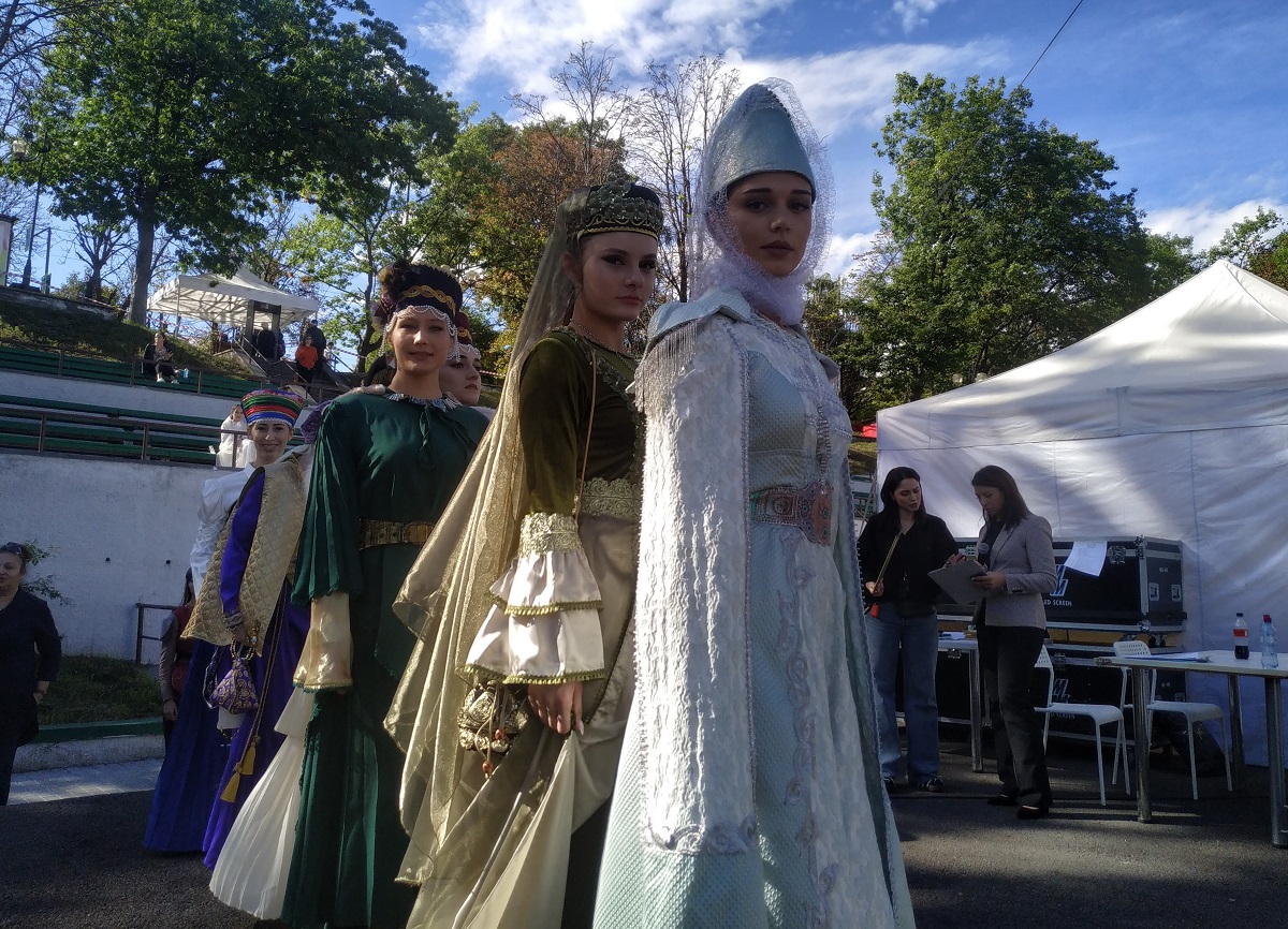 Во Владикавказе прошёл  фестиваль этнического костюма