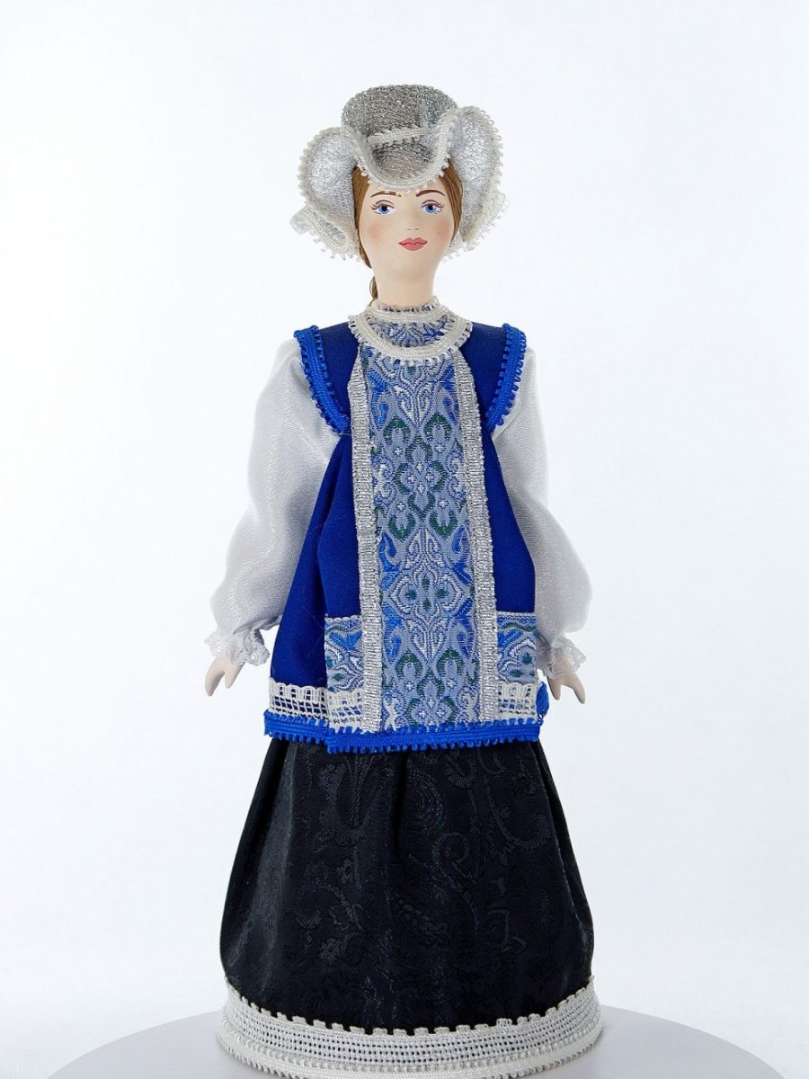 Кукла интерьерная потешного промысла в девичьем праздничном костюме.