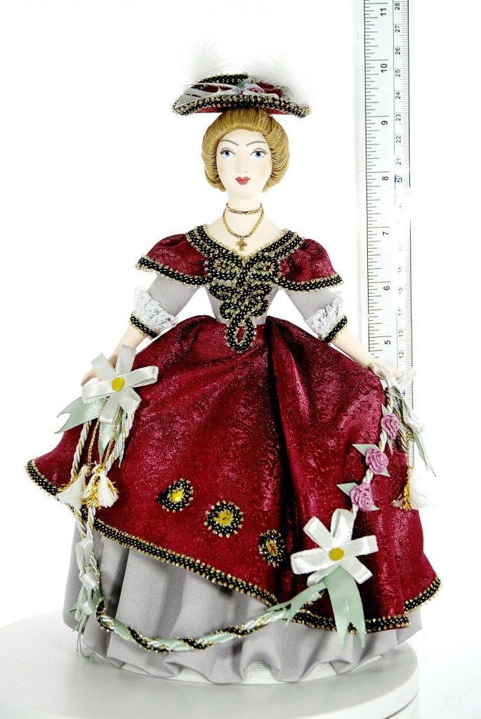 Кукла интерьерная фарфоровая. дама в придворном бальном платье 18 века. европа. фрейлина, барокко, маскарад. 28 см