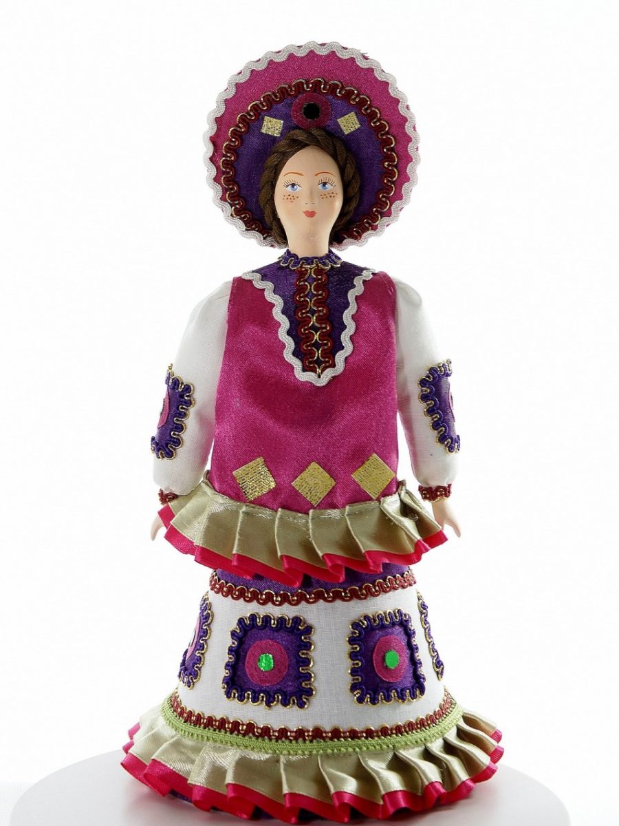 Кукла коллекционная потешного промысла девушка в праздничном наряде.